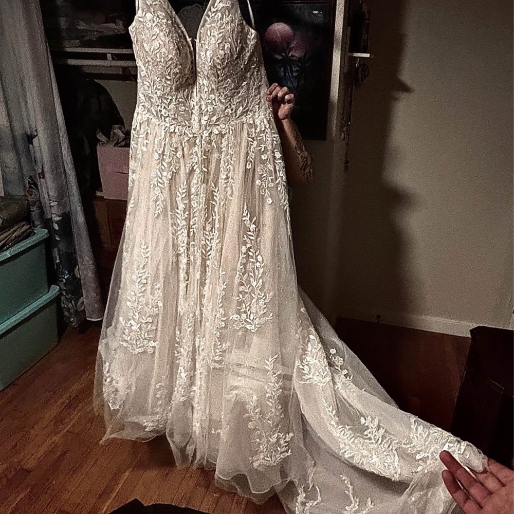 Elegant Cream Lace Women Dress